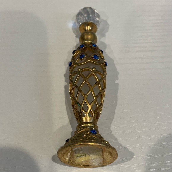 Perfume Bottle Gold Blue stone And Crystal Look Top Very Pretty Never Used - Picture 3 of 7